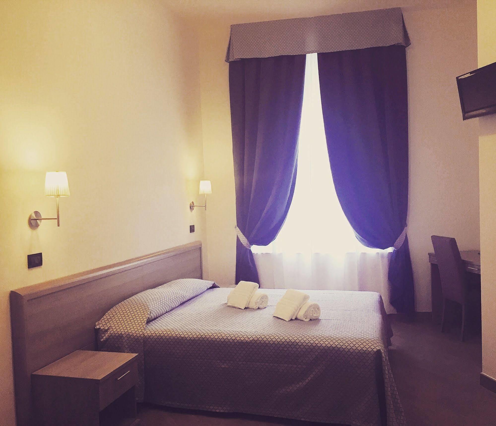 Hotel Chopin Генуя Экстерьер фото